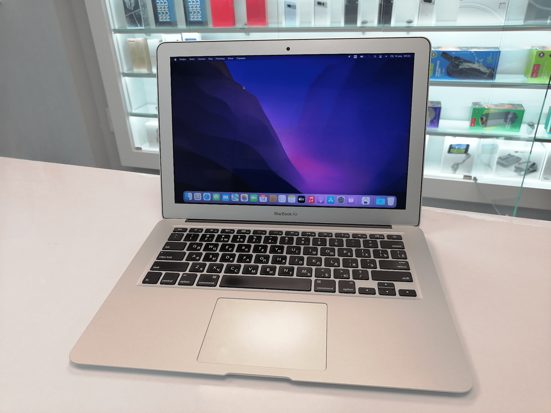 MacBook Air 13" (Early 2015) MMGF2 (Core i5 1,6GHz/8Gb/128Gb SSD) (759 цикла / Без коробки) - БУ