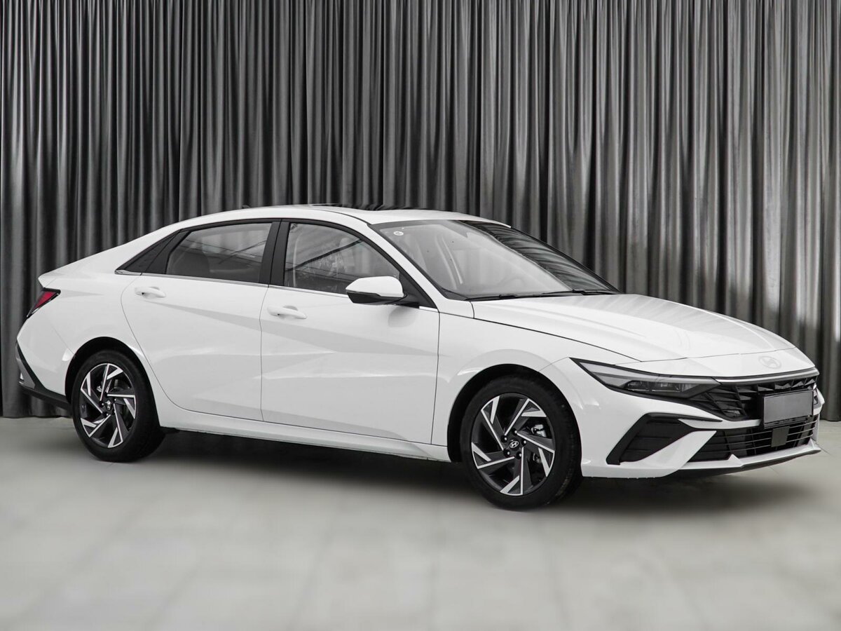 Hyunday Elantra White 2024 черный салон