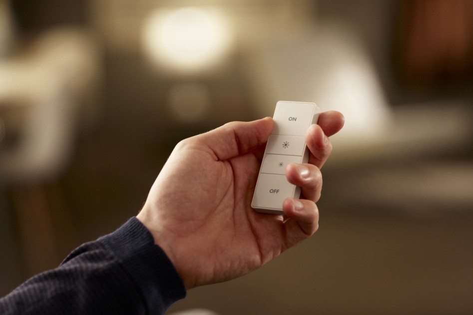 Комплект умных ламп Philips Hue White and Color Ambiance E27 Starter Kit с пультом ДУ и блоком управления (2)