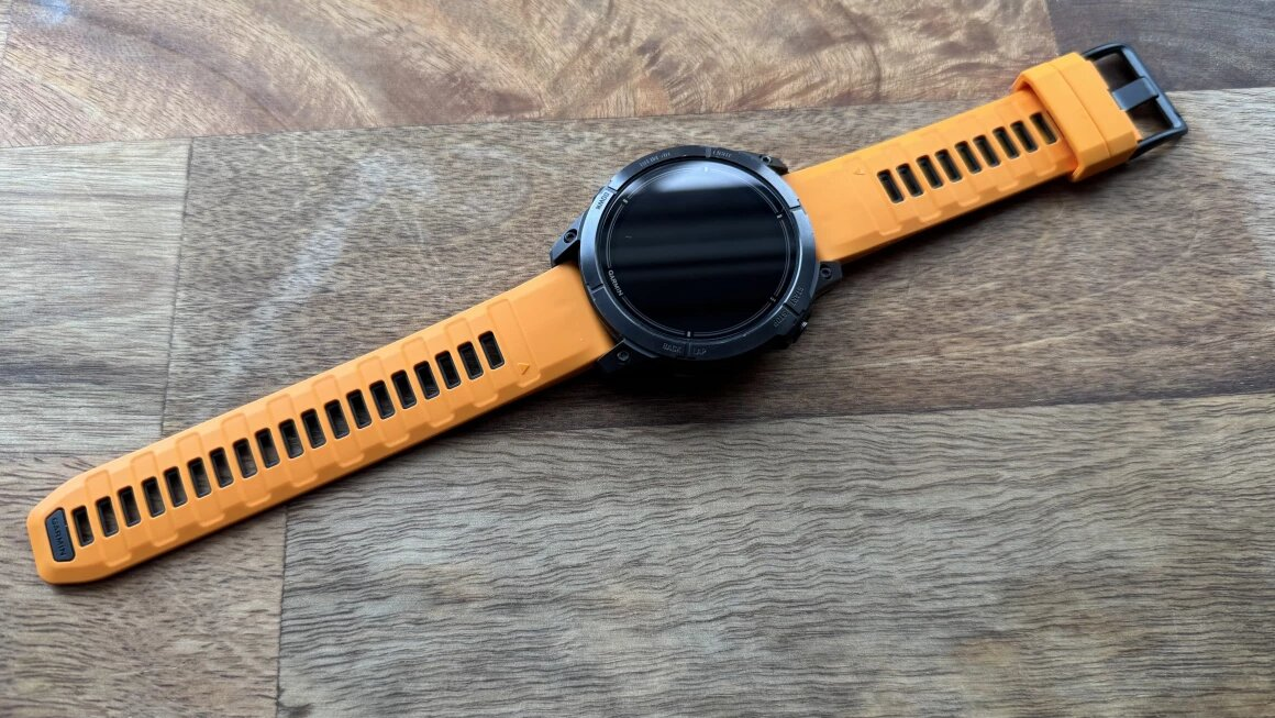 Ремешок для часов Garmin QuickFit 22 Watch Bands Silicone Spark Orange with Graphite HK