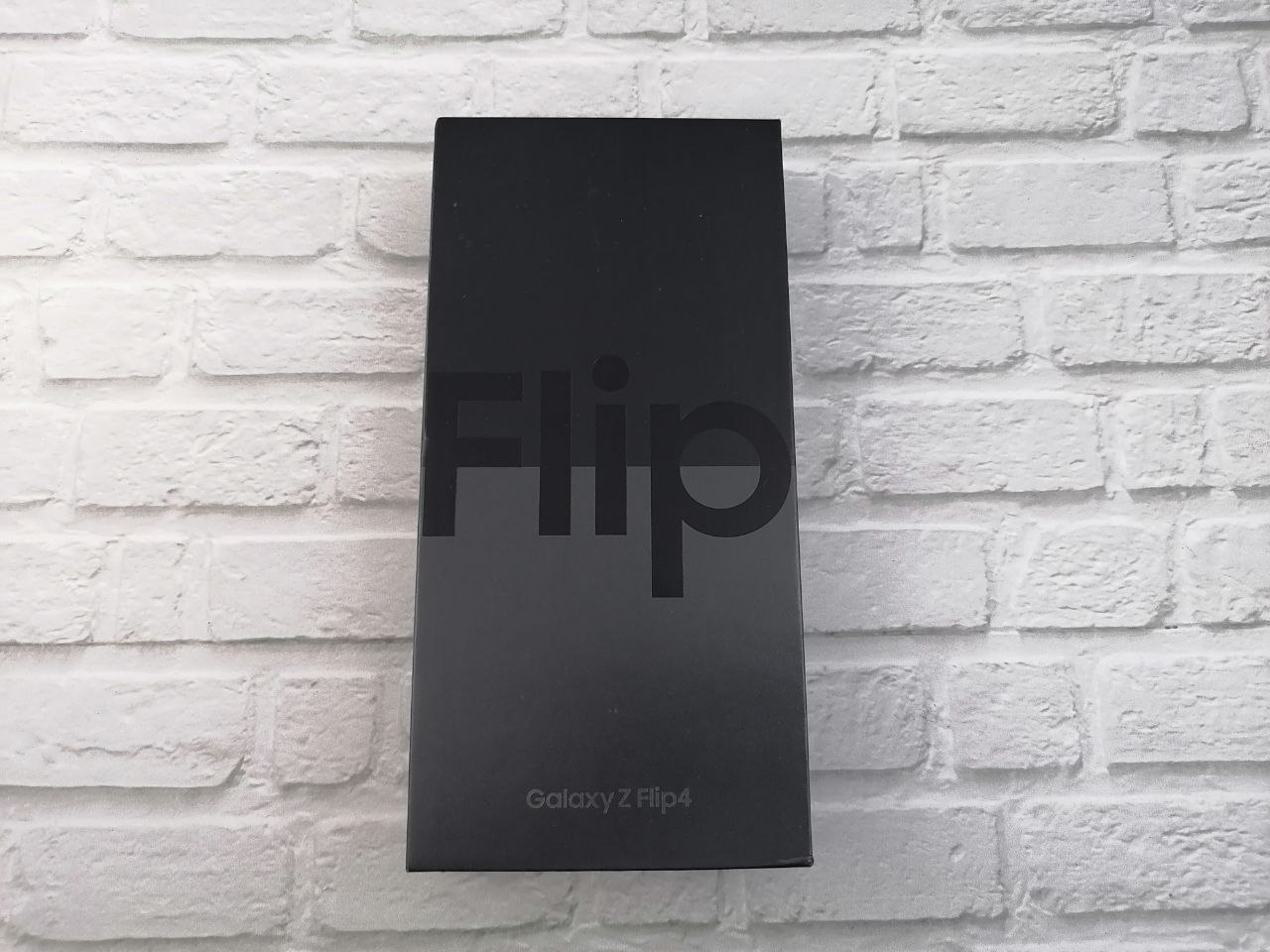 Samsung Z Flip4 5G 8/512 Graphite - БУ засвет на изгибе