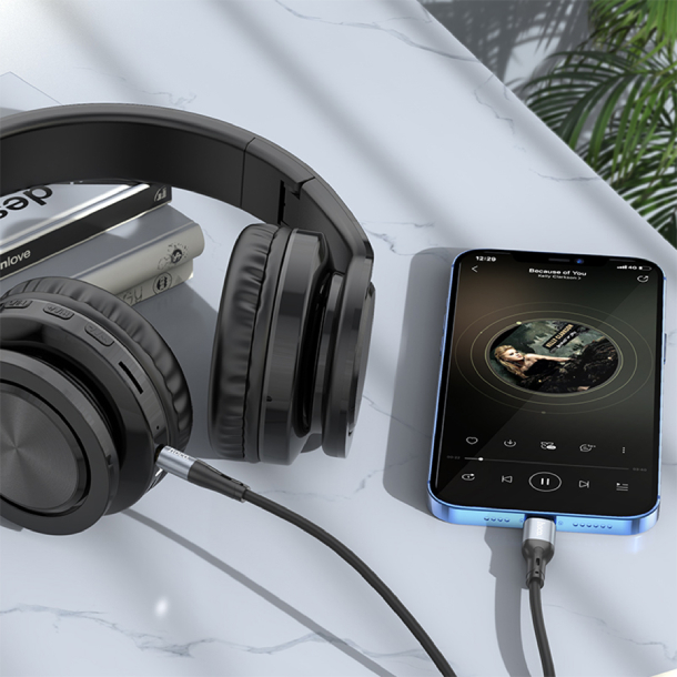 Кабель Hoco UPA22 3.5mm to Lightning 1m черный