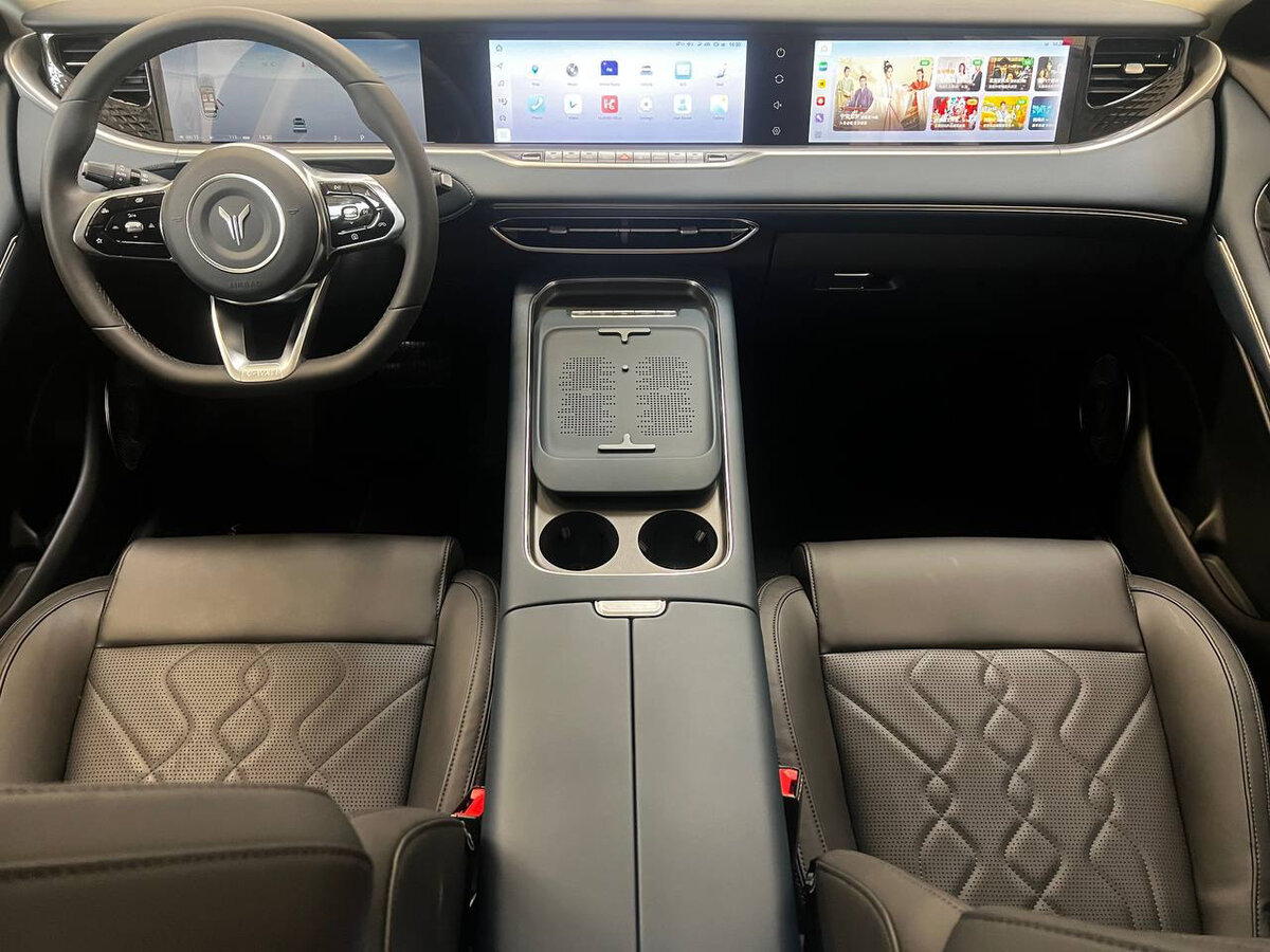 Voyah Free Black 2023 год. черный салон