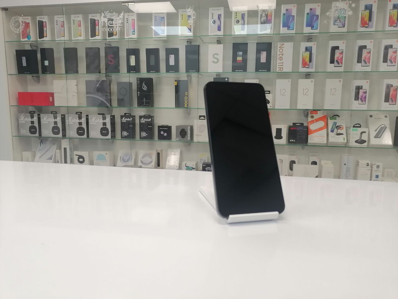 Samsung S23 8/256Gb Black (иногда мерцает экран) БУ