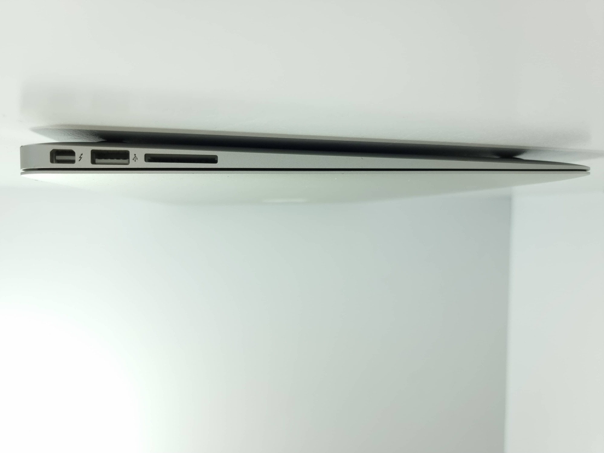 MacBook Air 13" (Mid 2017) MQD32 (Core i5 1,8 GHz/8Gb/128Gb SSD) (397 циклов / без коробки) - БУ