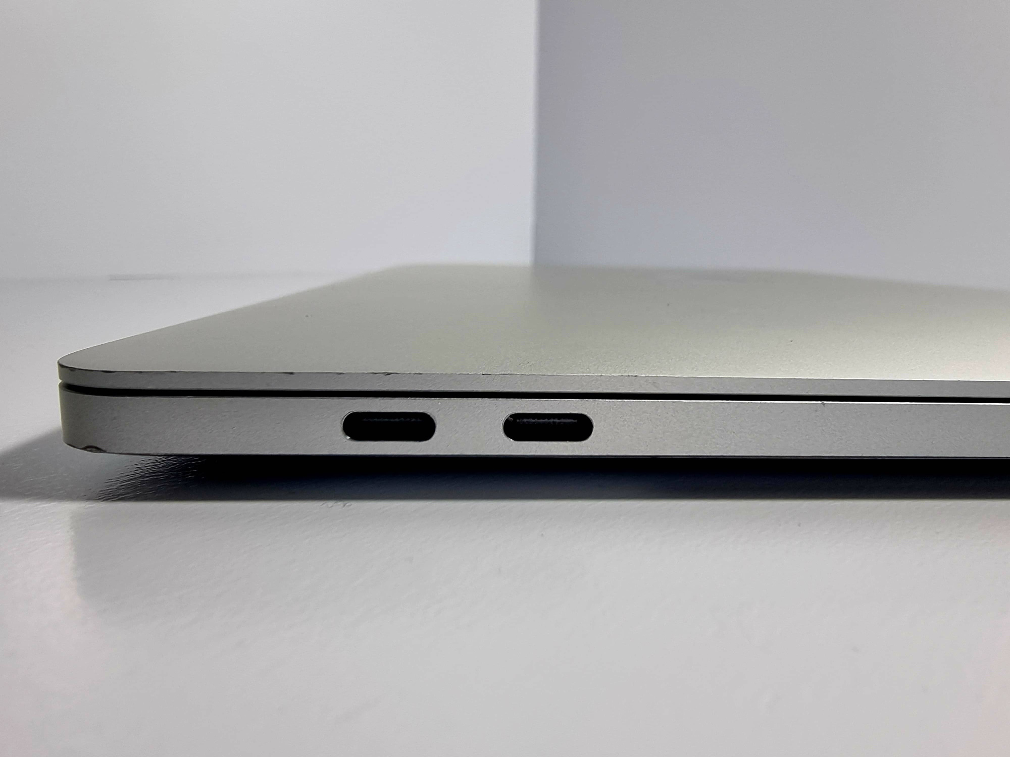MacBook Pro 13" Touch Bar and Touch ID (Mid 2017) Silver (Core i5 3,1 GHz/8Gb/512Gb SSD) (395 циклов / без коробки) - Б/У